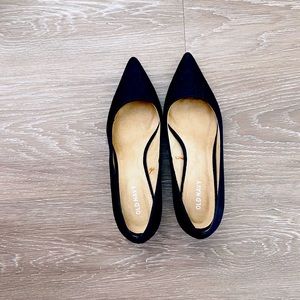Classic black dress heels/pumps